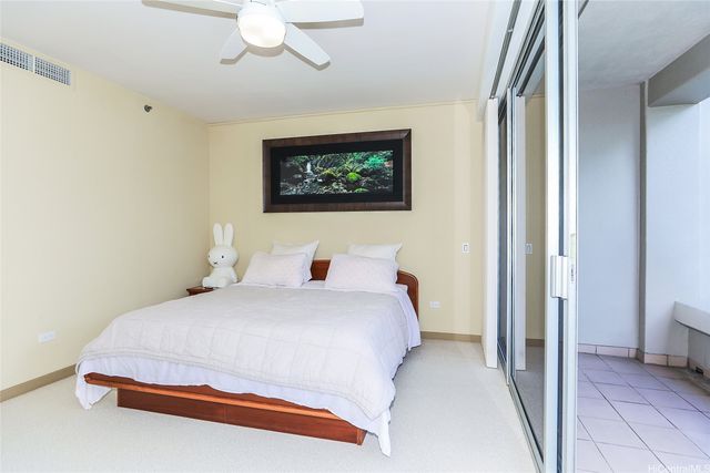 1 Keahole Place 2113, Honolulu, HI 96825