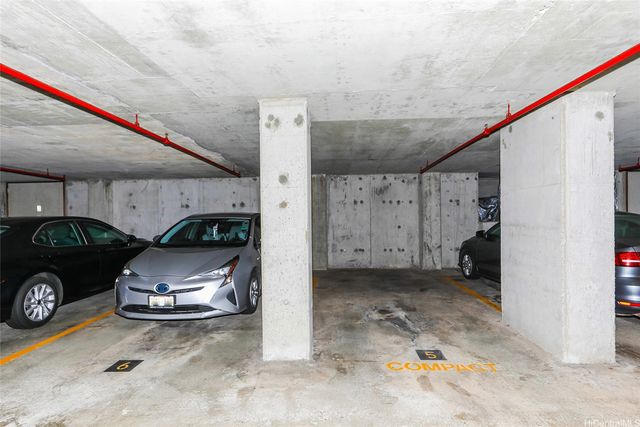 1 Keahole Place 2113, Honolulu, HI 96825