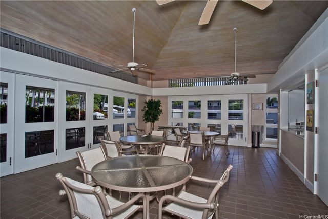 1 Keahole Place 2113, Honolulu, HI 96825