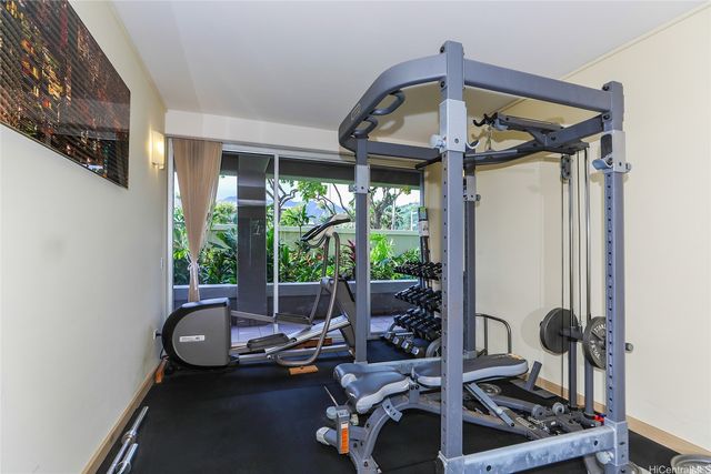 1 Keahole Place 2113, Honolulu, HI 96825