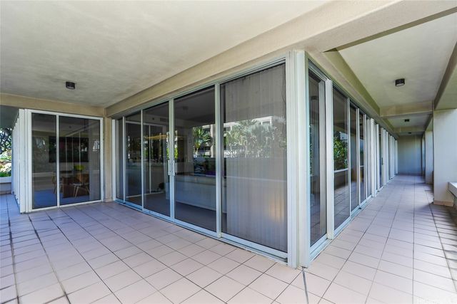 1 Keahole Place 2113, Honolulu, HI 96825