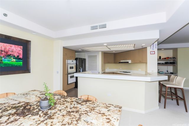 1 Keahole Place 2113, Honolulu, HI 96825