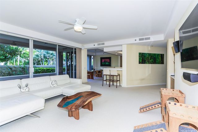 1 Keahole Place 2113, Honolulu, HI 96825
