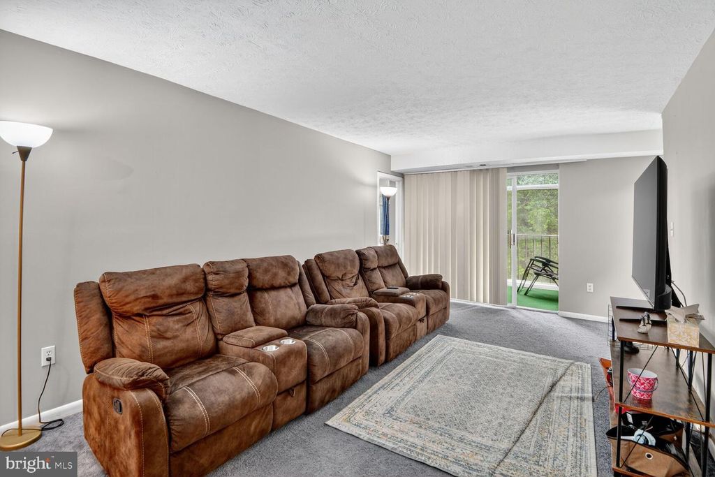 8007 MANDAN RD #203, Greenbelt, MD 20770