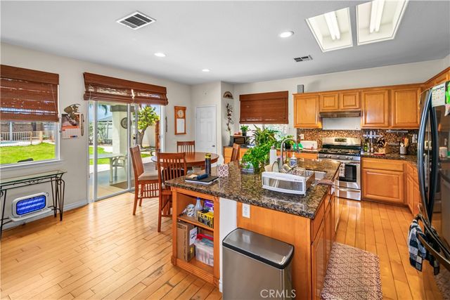 925 Hemingway Drive, Corona, CA 92878