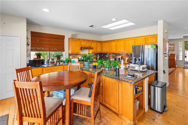 925 Hemingway Drive, Corona, CA 92878