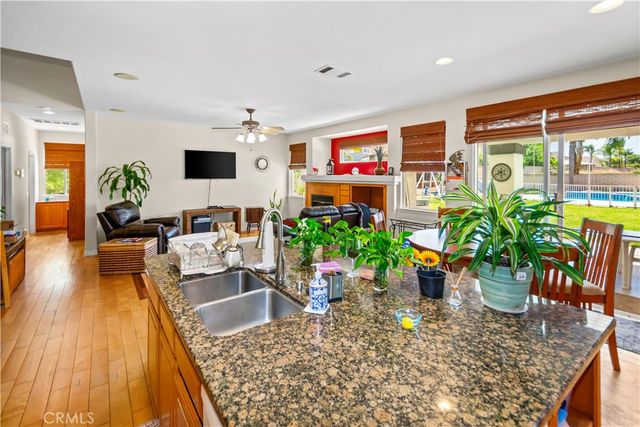 925 Hemingway Drive, Corona, CA 92878