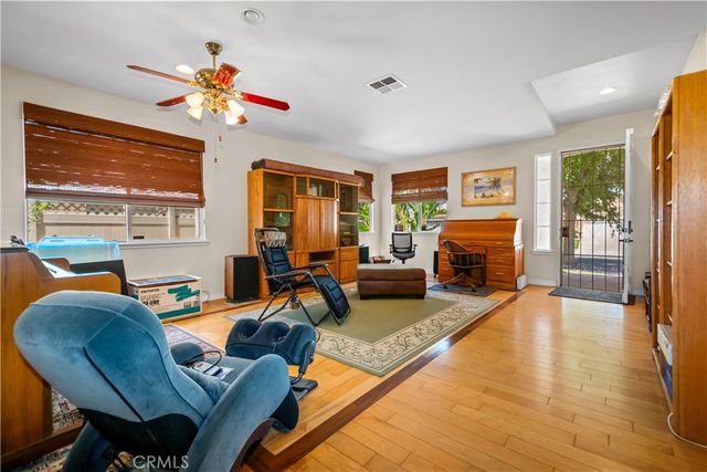 925 Hemingway Drive, Corona, CA 92878