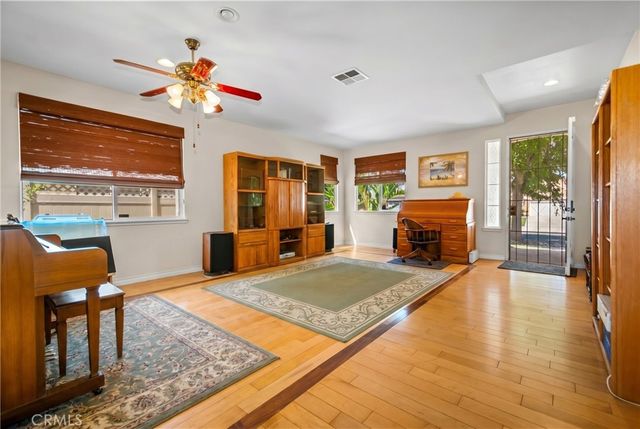 925 Hemingway Drive, Corona, CA 92878