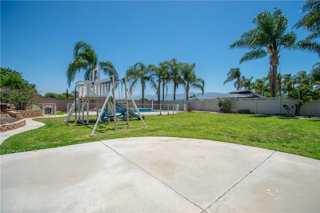 925 Hemingway Drive, Corona, CA 92878