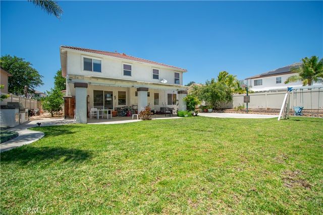 925 Hemingway Drive, Corona, CA 92878