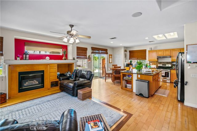 925 Hemingway Drive, Corona, CA 92878