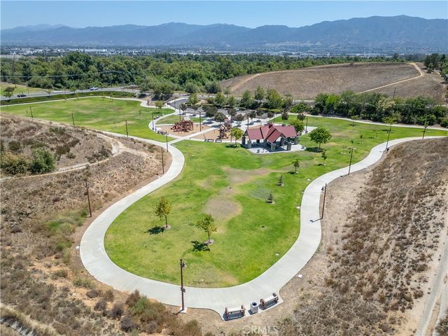 925 Hemingway Drive, Corona, CA 92878