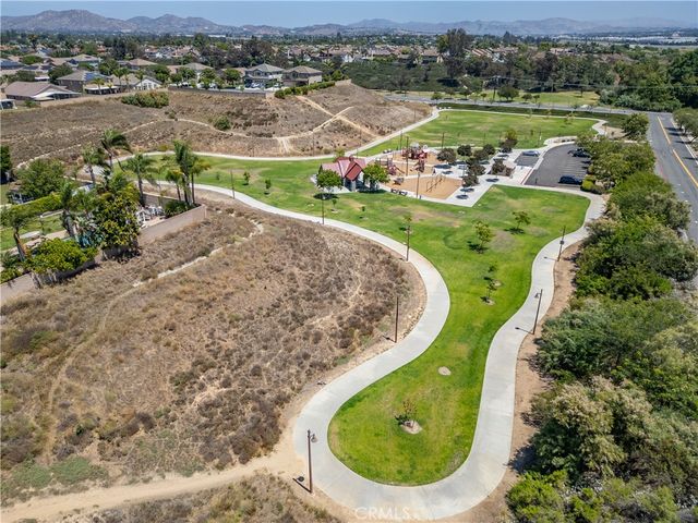 925 Hemingway Drive, Corona, CA 92878