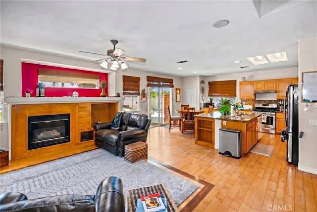 925 Hemingway Drive, Corona, CA 92878