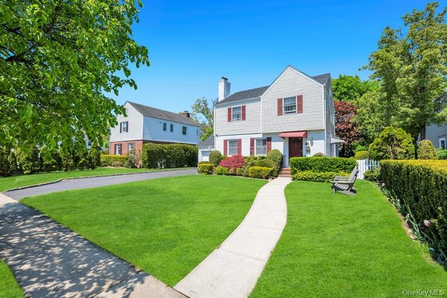 107 Pine Street, Garden City, NY 11530
