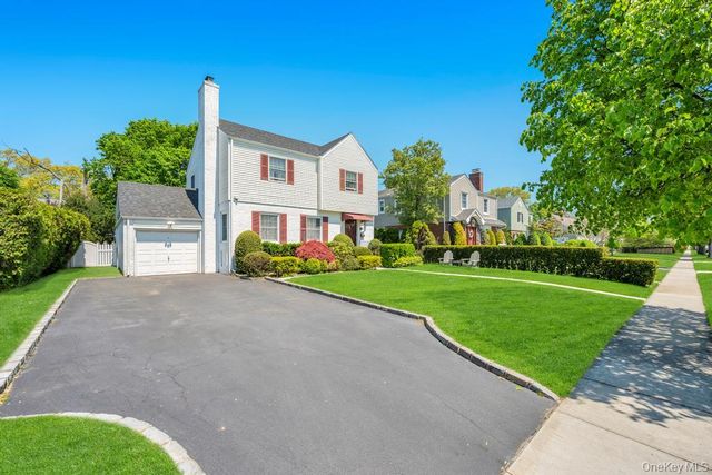 107 Pine Street, Garden City, NY 11530