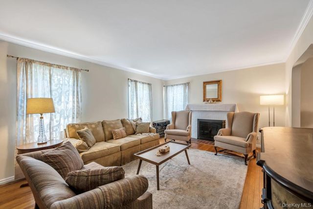 107 Pine Street, Garden City, NY 11530