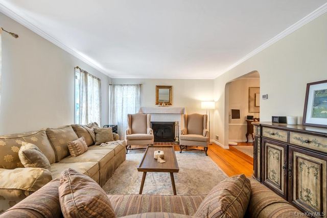 107 Pine Street, Garden City, NY 11530