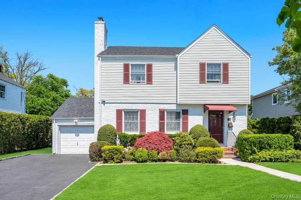 107 Pine Street, Garden City, NY 11530