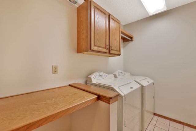 7910 W Meadow Pass Cir, Wichita, KS 67205