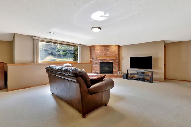 7910 W Meadow Pass Cir, Wichita, KS 67205