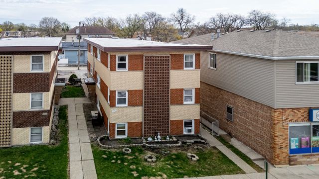 7441 W Fullerton Avenue 1N, Elmwood Park, IL 60707