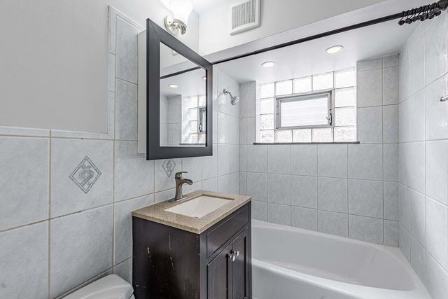 7441 W Fullerton Avenue 1N, Elmwood Park, IL 60707