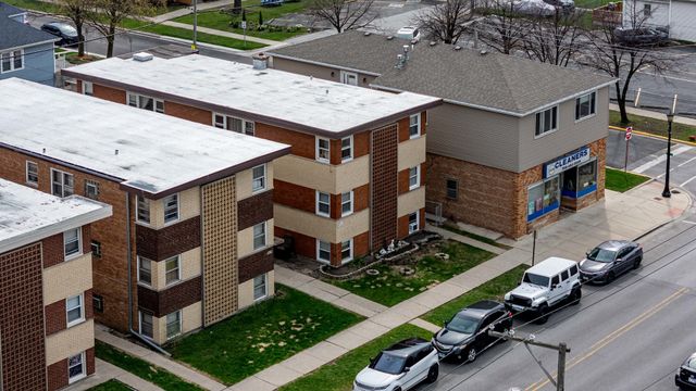 7441 W Fullerton Avenue 1N, Elmwood Park, IL 60707