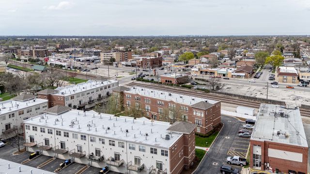7441 W Fullerton Avenue 1N, Elmwood Park, IL 60707