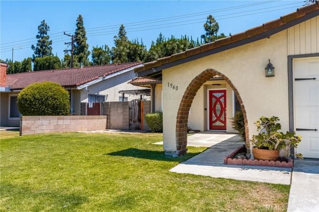 1940 E Stearns Avenue, Orange, CA 92866