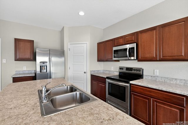 3916 Asher Alley, St Hedwig, TX 78152