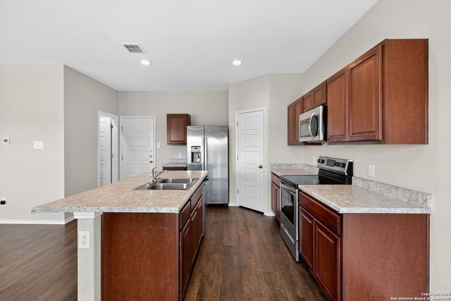 3916 Asher Alley, St Hedwig, TX 78152