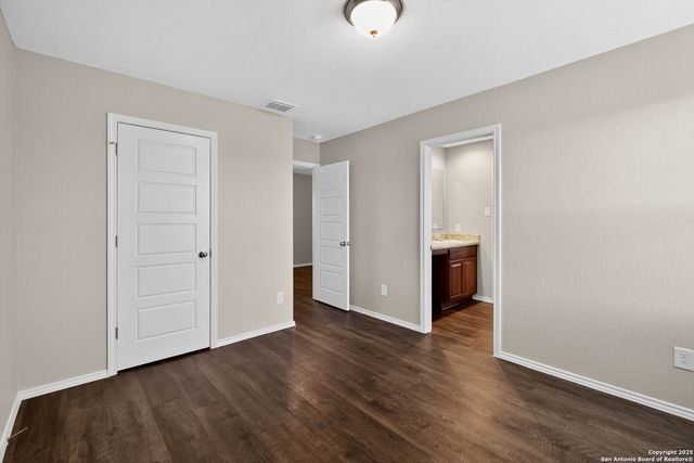 3916 Asher Alley, St Hedwig, TX 78152