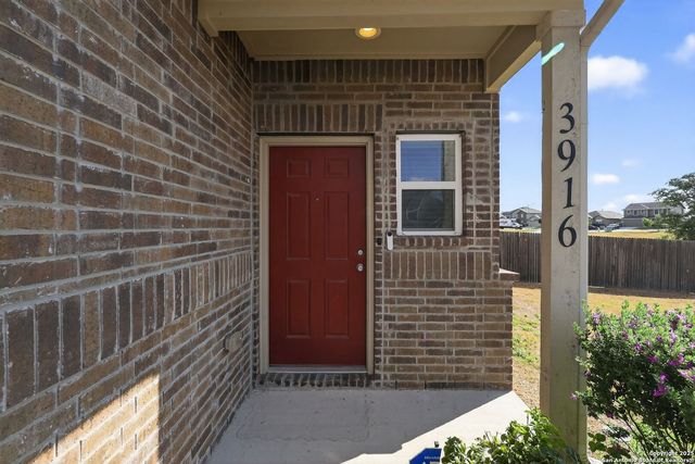 3916 Asher Alley, St Hedwig, TX 78152