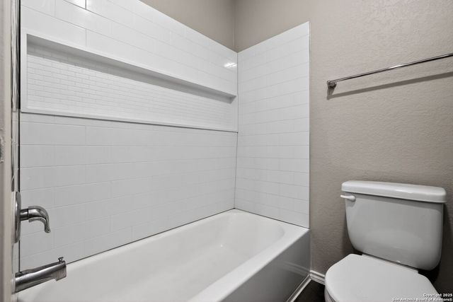 3916 Asher Alley, St Hedwig, TX 78152