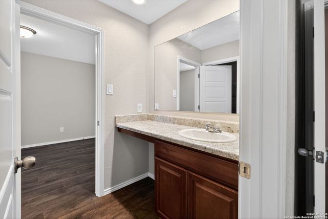 3916 Asher Alley, St Hedwig, TX 78152