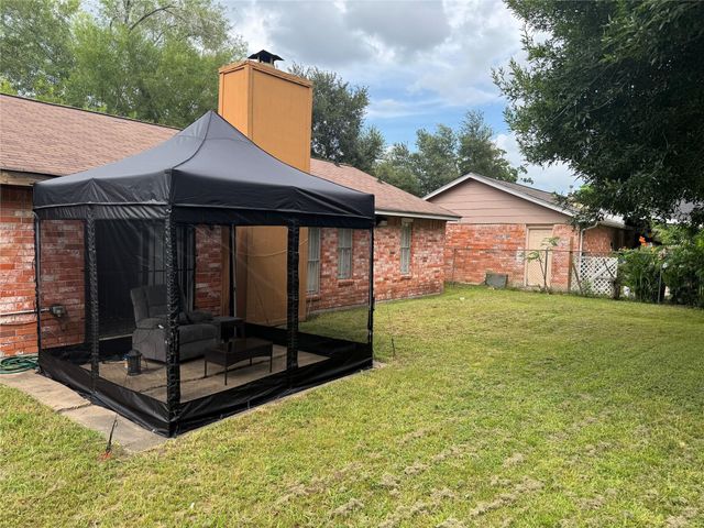 5207 Ridgeton Drive, Houston, TX 77053
