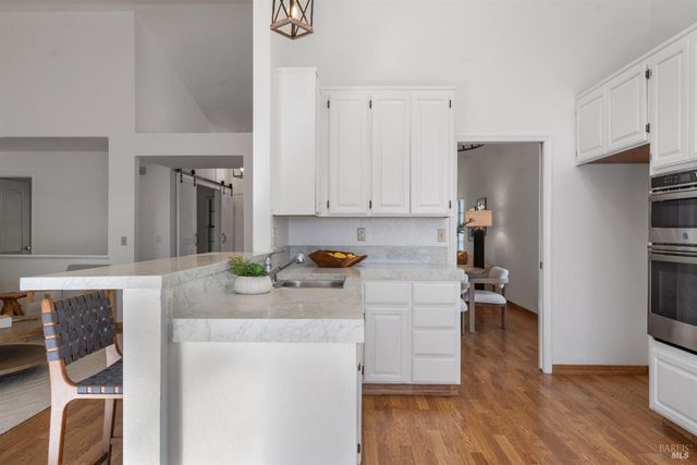 8 Starling Dr, Petaluma, CA 94954