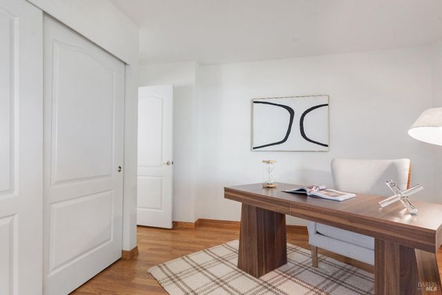 8 Starling Dr, Petaluma, CA 94954