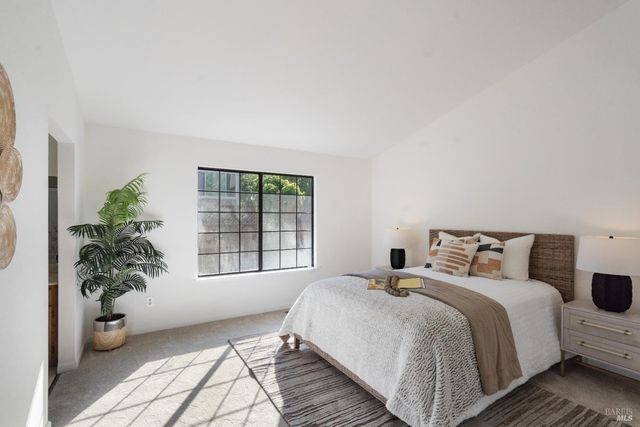 8 Starling Dr, Petaluma, CA 94954