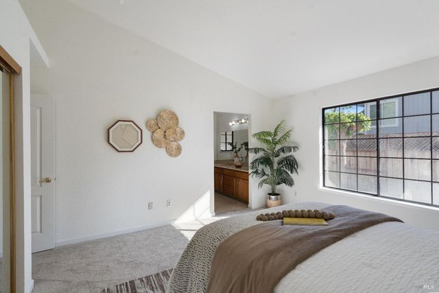 8 Starling Dr, Petaluma, CA 94954