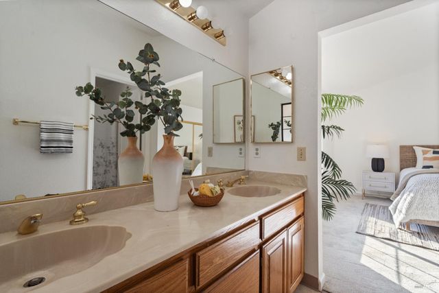 8 Starling Dr, Petaluma, CA 94954