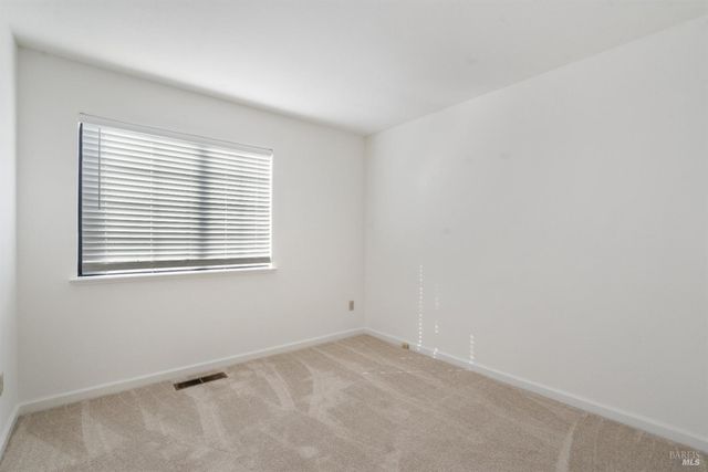 8 Starling Dr, Petaluma, CA 94954