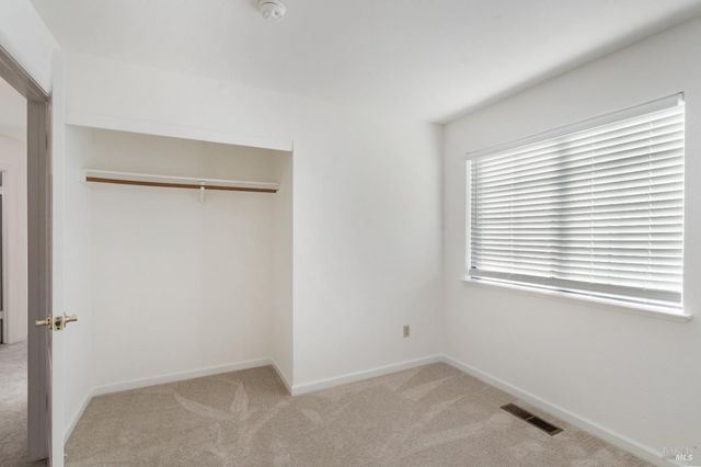 8 Starling Dr, Petaluma, CA 94954