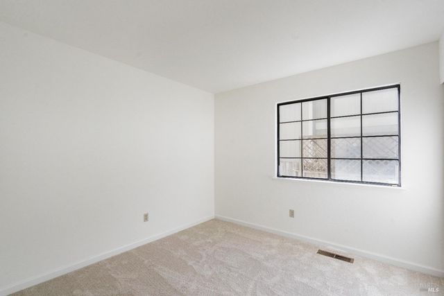 8 Starling Dr, Petaluma, CA 94954