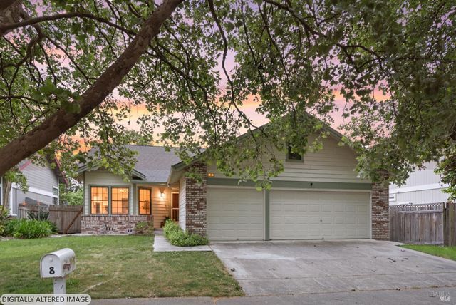 8 Starling Dr, Petaluma, CA 94954