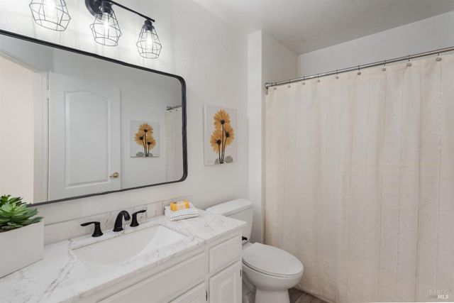 8 Starling Dr, Petaluma, CA 94954