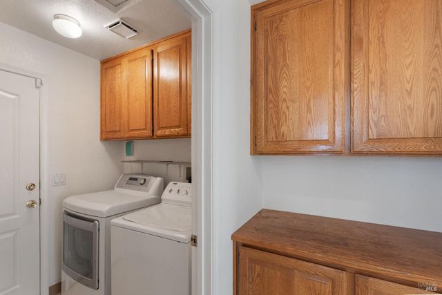 8 Starling Dr, Petaluma, CA 94954