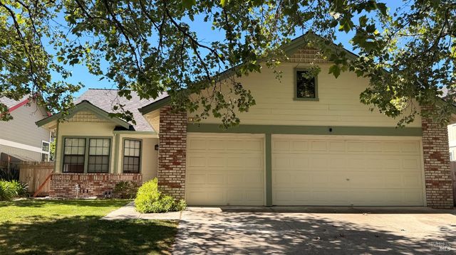 8 Starling Dr, Petaluma, CA 94954